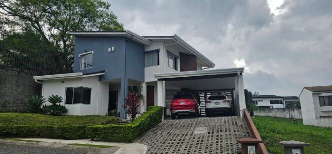 Se vende casa con patio en condominio de Rio Segundo Alajuela 25-1815 en Río Segundo, Alajuela — $300,000