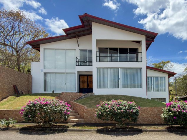 Se vende casa en Atenas -  Residencial El Güizaro en Atenas, Alajuela — $350,000