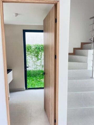 🏡𝐂𝐚𝐬𝐚 𝐩𝐚𝐫𝐚 𝐄𝐬𝐭𝐫𝐞𝐧𝐚𝐫 𝐞𝐧 𝐀𝐥𝐪𝐮𝐢𝐥𝐞𝐫!  En condominio Avenida del Este in Sánchez, Curridabat, San José — $2,500