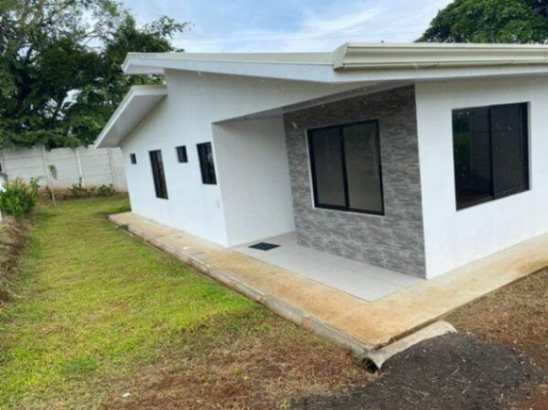 SE VENDE BELLA CASA EN GARABITO, PUNTARENAS.  en Jacó, Garabito, Puntarenas — $125,000
