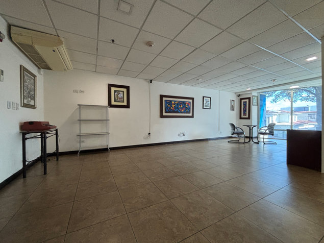 VENTA DE OFI DE 60 M², 3P/1B Y BODEGA EN TORRES PASEO COLÓN in Merced, San José — $186,500 - Photo 3 of 7