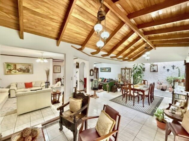 Casa en venta en Rohrmoser, San José – amplia, moderna y con excelente ubicación residencial in Pavas, San José — $399,000