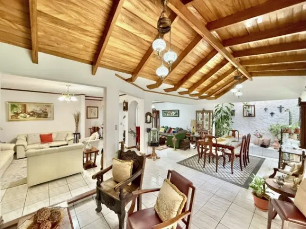 Casa en venta en Rohrmoser, San José – amplia, moderna y con excelente ubicación residencial in Pavas, San José — $399,000