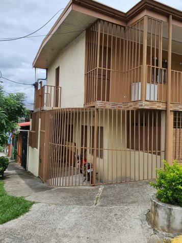 VENTA DE EDIFICIO DE APARTAMENTOS Y LOCAL, HEREDIA, BELEN, SAN ANTONIO in San Antonio, Belén, Heredia — ₡ 170 000 000
