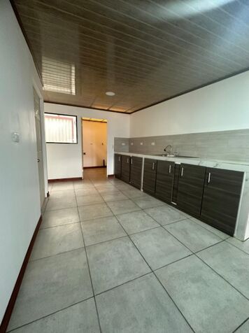 Alquiler de Apartamento en Los Guido, Desamparados, San José — ₡ 240 000