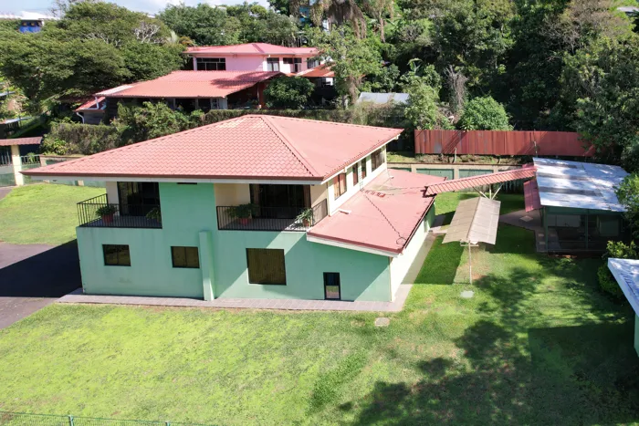 Casa con Vista, Bosque Natural y Apartamento en San Isidro,Grecia en Grecia, Alajuela — ₡ 167 000 000 - Foto 3 de 44