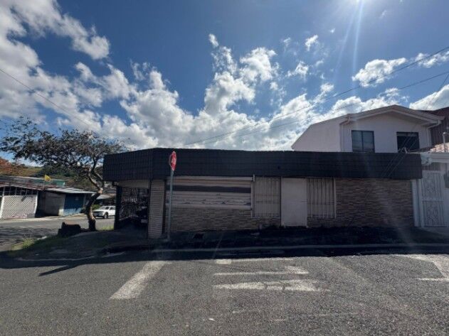 Venta propiedad esquinera para remodelar o invertir #26-721 GS in Mata Redonda, San José — $85,000
