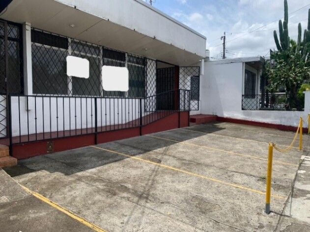 Venta de Casa + Local en Montes de Oca, San José. in Mercedes, Montes De Oca, San José — $360,000