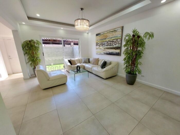 Se vende casa con patio en Pozos Santa Ana 26-1497 in Pozos, Santa Ana, San José — $265,000