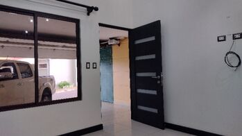 Venta de Casa en Residencial en Guadalupe, Goicoechea, San José — $230,000 - Foto 4 de 24