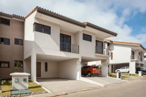 Se vende casa en Mata de Plátano Goicoechea 26-1348 en Mata de Plátano, Goicoechea, San José — $370,000