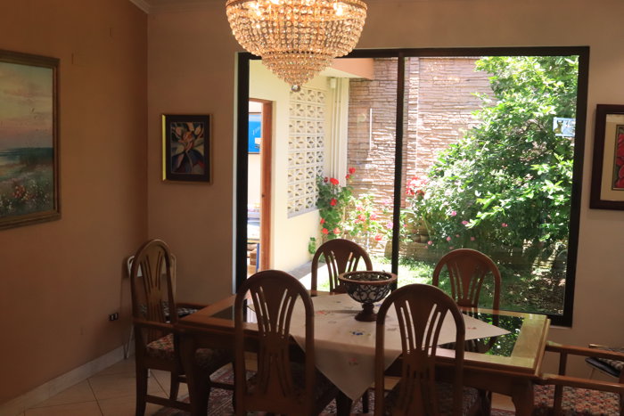 Casa Esquinera, en Venta,en Goicoechea,Mata de Platano,Res. Abierto in Carmen, San José — ₡ 165 000 000