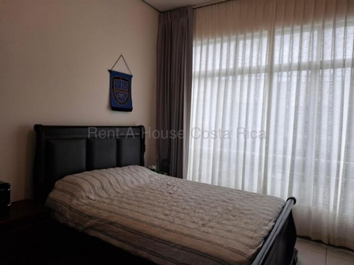 Venta de Casa en Montes de Oca-Sabanilla. RAH 27-129 in Sabanilla, Montes De Oca, San José — $197,369