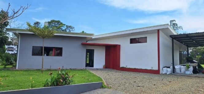 Hermosa casa en venta en Pérez Zeledón  in Daniel Flores, Pérez Zeledón, San José — $179,000
