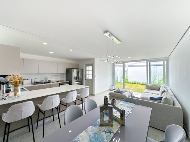 Alquiler de moderna casa amueblada ubicada en Escazú in Escazú, San José — $2,600