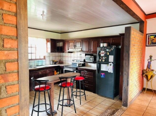 Venta de Amplia Casa en Santo Domingo-Heredia. RAH 26-632 en Pará, Santo Domingo, Heredia — ₡ 110 000 000
