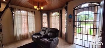 Casa con piscina en venta en Cajón de Pérez Zeledón in Cajón, Pérez Zeledón, San José — $210,000 - Photo 4 of 11
