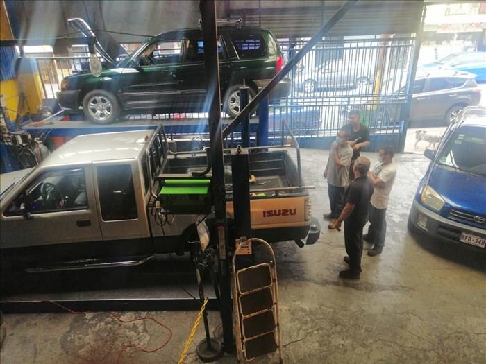 VENTA DE TALLER DE MULTISERVICIOS, MUFLAS Y MECANICA GENERAL, HEREDIA in Heredia — $1,000,000