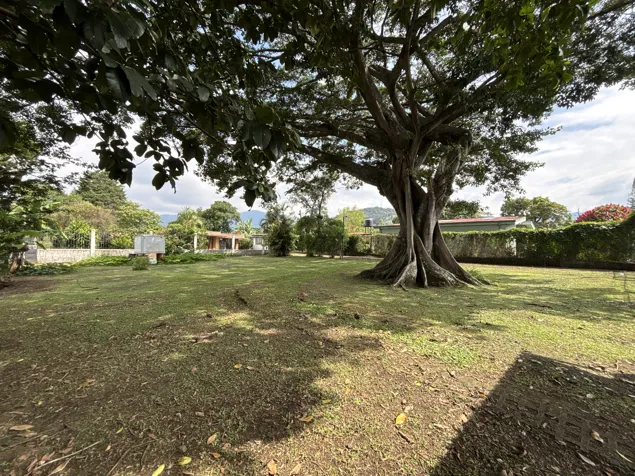 VENTA DE LOTE 3.894,78 m², SAN RAFAEL ARRIBA, DESAMPARADOS en San Rafael Arriba, Desamparados, San José — $1,947,390 - Foto 2 de 10