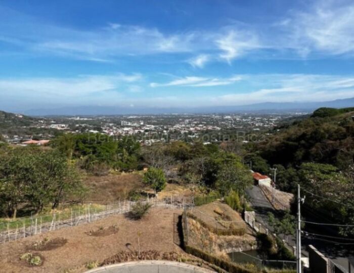 se alquilla apartamento en Santa ana #26-2125 in Santa Ana, San José — $1,900