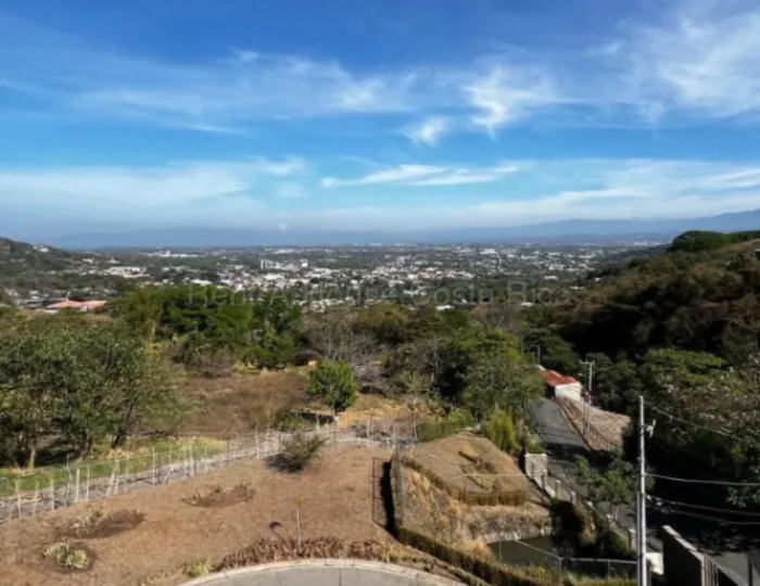 se alquilla apartamento en Santa ana #26-2125 en Santa Ana, San José — $1,900