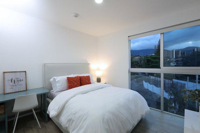 Moderno Apartamento en Condominio en Bello Horizonte con lindas vistas in Escazú, San José — $165,000 - Photo 3 of 12