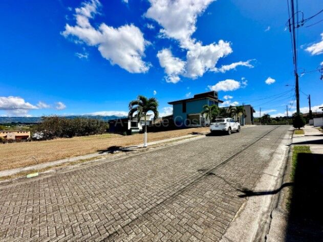 VENDO LOTE EN CONDOMINIO LOMAS DE BOSQUE, GRECIA ALAJUELA. en Puente De Piedra, Grecia, Alajuela — $57,000