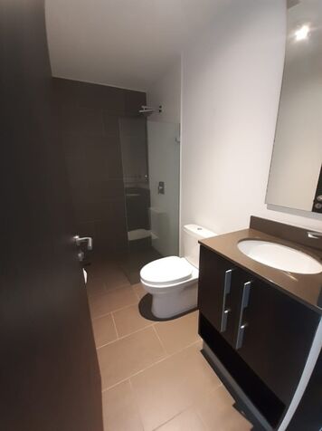 VENTA DE APARTAMENTO, SAN JOSÉ, SABANA NORTE, CONDOMINIO TORRE ROHRMOSER en Mata Redonda, San José — $190,000