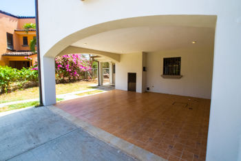 Modern 3-Bedroom Home in Vista de Tamarindo – Minutes from the Beach en Tamarindo, Santa Cruz, Guanacaste — $360,000 - Foto 2 de 35