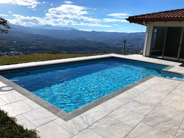 Casa Roca Verde en Atenas con acabados modernos y tradicionales in Atenas, Alajuela — $629,000