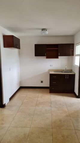 Apartamento en condominio Condis detrás del mall multicentro. en Desamparados, San José — ₡ 49 500 000