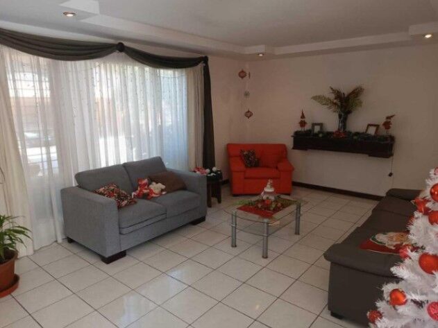 CASA EN VENTA EN SAN JOSE ESCAZÙ en San Rafael, Escazú, San José — $265,000