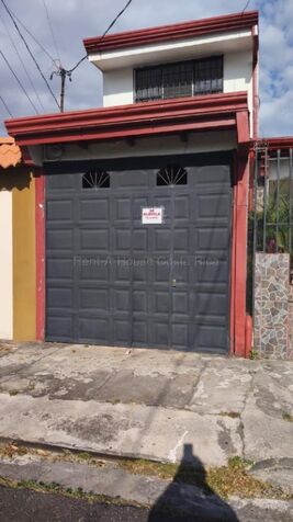 ALQUILER DE AMPLIO LOCAL EN UNA MUY BUENA UBICACIÓN. MERCEDES HEREDIA en Mercedes, Heredia — ₡ 350 000
