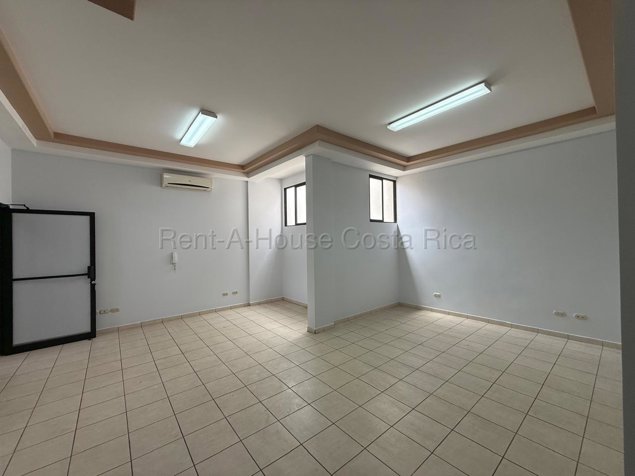 Local comercial en Alquiler en Plaza Mayor Rohmorser, San José in Pavas, San José — ₡ 950 000