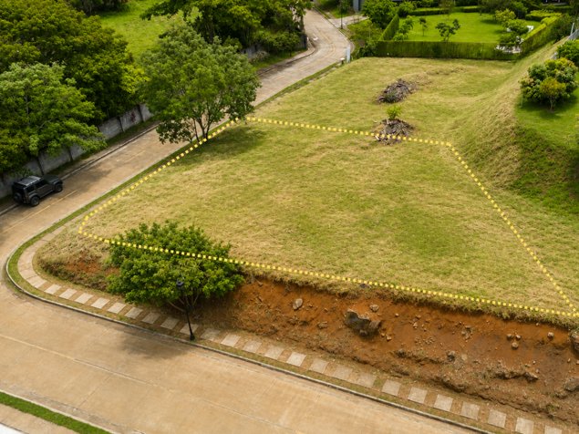 Se Vende Lote Esquinero en Condominio Royal Palm | La Garita, Alajuela en Garita, Alajuela — $198,645
