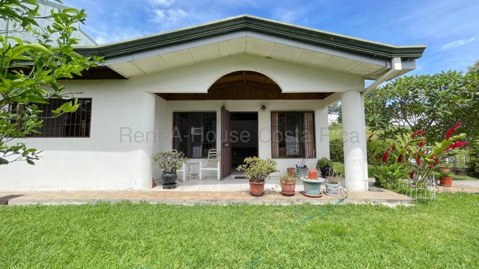 Venta casa independiente, esquinera, un nivel Escazu in San Rafael, Escazú, San José — ₡ 114 000 000