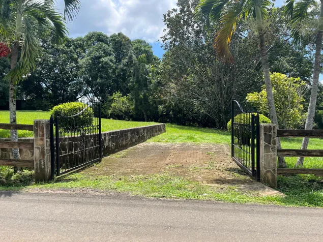 8,710 m² lot with residential and commercial land use in Mercedes, Atenas, Alajuela in Atenas, Alajuela — ₡ 145 000 000