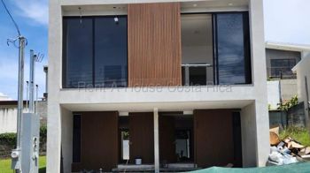 Alquiler de Moderno Apartamento DUPLEX en ULLOA-Heredia. RAH 27-867