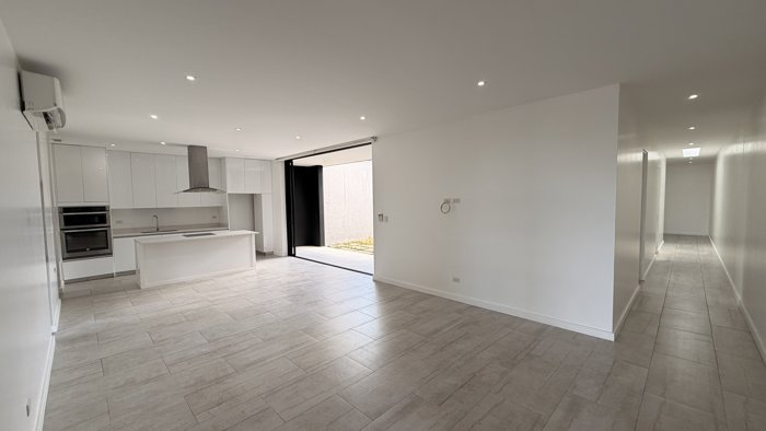 Casa de una planta en Condominio | Santa Ana, San José in Santa Ana, San José — $400,000 - Photo 2 of 9