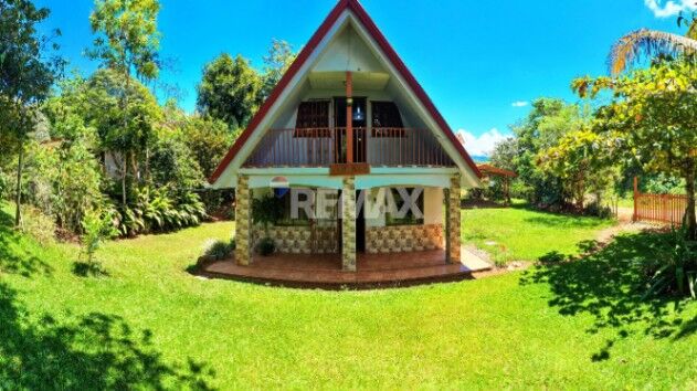 CASA DE 2 PLANTAS CON LOTE DE 879 M² EN VENTA EN LAS MERCEDES DE CAJÓN en Cajón, Pérez Zeledón, San José — $110,000