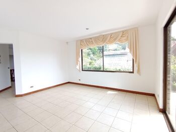 Venta de Lujosa Casa en Tarbaca en Aserrí  - Súper Precio . RAH 25-1854  en Tarbaca, Aserrí, San José — $355,000 - Foto 4 de 20