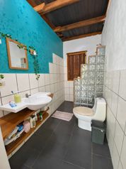 Dos casas tropicales e ingresos de Airbnb - Cahuita en Cahuita, Talamanca, Limón — $330,000 - Foto 5 de 33