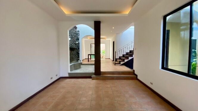 Alquiler de Casa en Santa Ana, Centro. en Santa Ana, San José — $1,650 - Foto 3 de 16