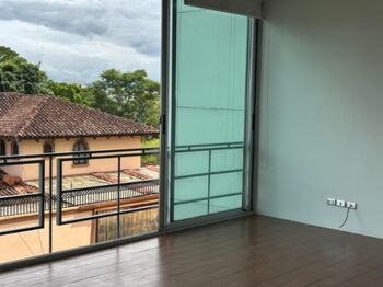 Venta de Apartamento Tipo Loft en Escazú, San Rafael. RAH 26-728 PRECIO REBAJADO en San Rafael, Escazú, San José — $230,000 - Foto 5 de 6