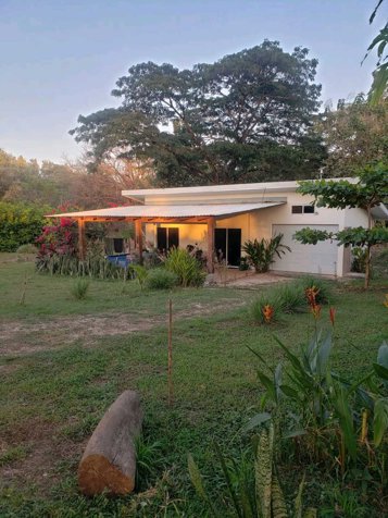 Beautiful Casita 700 m to Marbella surf break 2825 m2 lot en Cuajiniquil, Santa Cruz, Guanacaste — $250,000