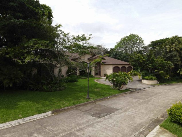 Espectacular casa de lujo en Santo Domingo de Heredia in Santo Domingo, Heredia — $1,575,000 - Photo 3 of 70
