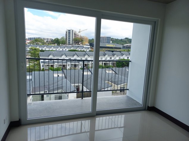 Oportunidad: Venta apartamento Condominio KHAYA, Curridabat en Curridabat, San José — $199,000