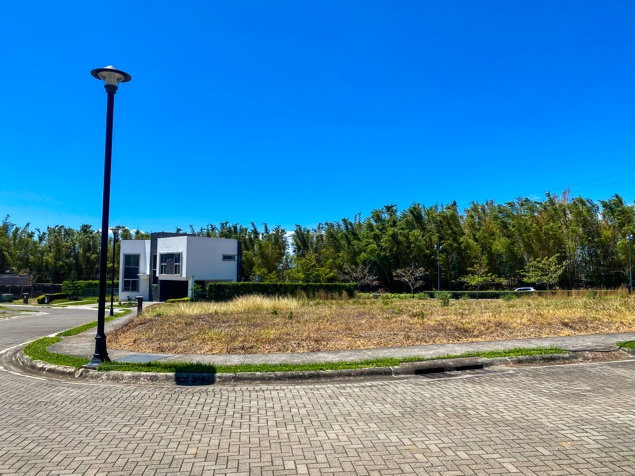 Hermoso lote esquinero en La Guácima Alajuela en Guácima, Alajuela — $139,000 - Foto 2 de 15