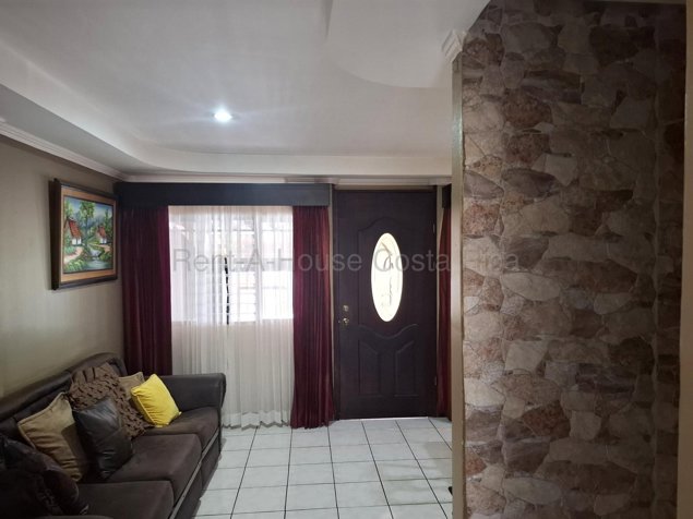 Venta de Casa en San Rafael de Arriba, amplia y funcional #27-525 GS en San Rafael Arriba, Desamparados, San José — $143,500 - Foto 3 de 10