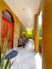 SE VENDE LUXURY VILLA BEACH FRONT | HERMOSA | HERMOSA PALMS en Jacó, Garabito, Puntarenas — $949,000 - Foto 5 de 25